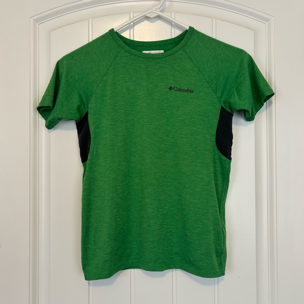 Columbia Kids Green T-Shirt Size Small 8